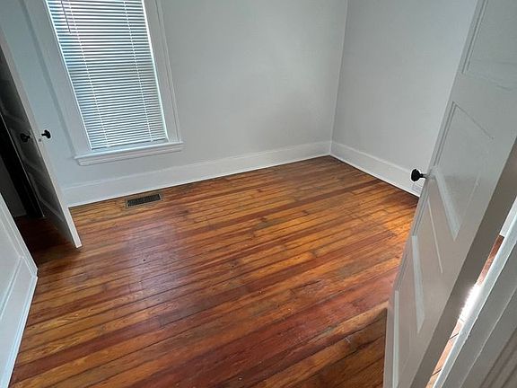 5th image of 541 Lincoln Ave NW