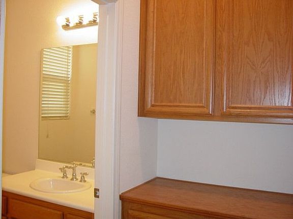 Downstairs 1/2 Bath