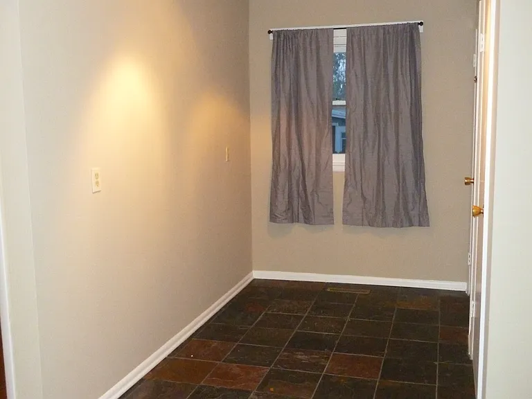 1548 Washington Ave — Photo 9