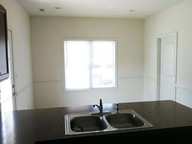 3 bed, 1425 sqft, $1,425 — Photo 4