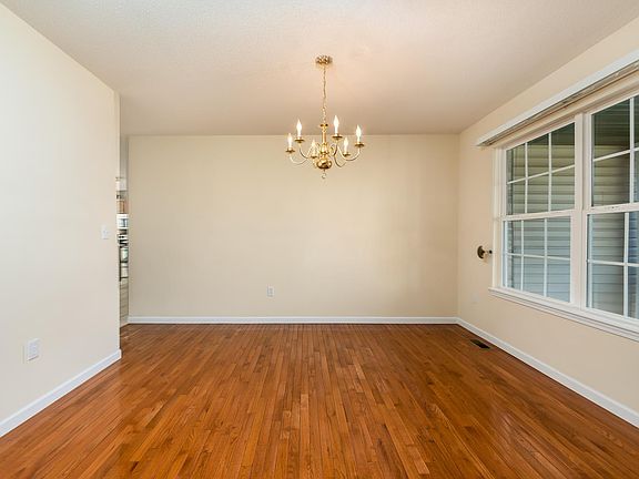 5th image of 56 Annebriar Dr