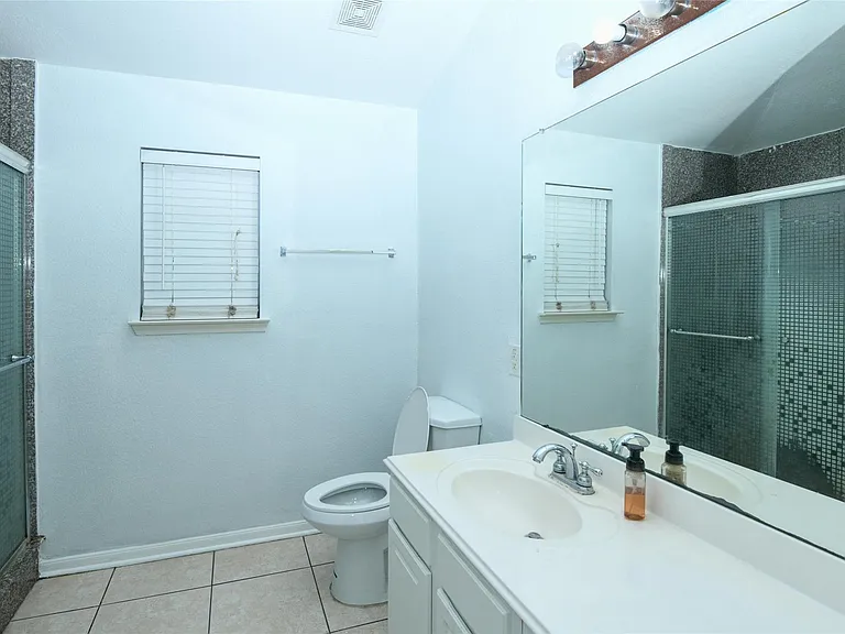2615 Bisontine St — Photo 19