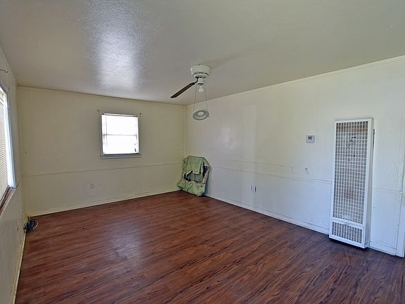 2nd image of 2411 Truman St