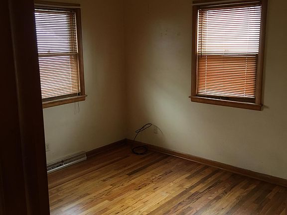 4th image of 685 15th St SE