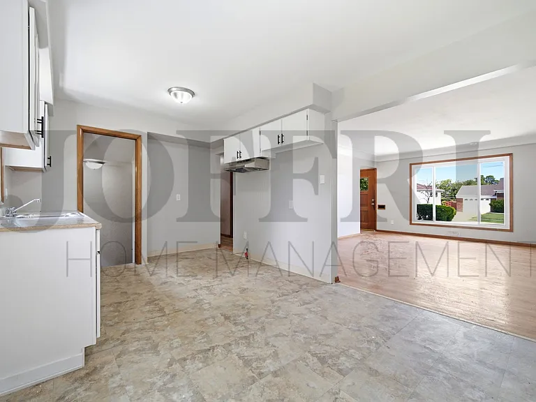 19604 Holiday Ln — Photo 2