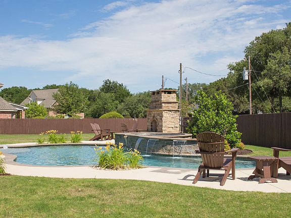 3rd image of 200 Laurel Oaks Ln