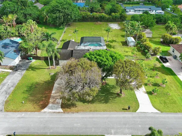15941 SW 252nd St, Homestead, FL 33031