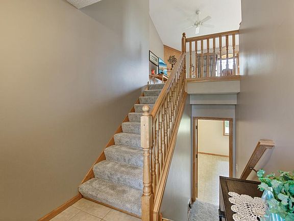 3rd image of 40737 Fahrion Ave