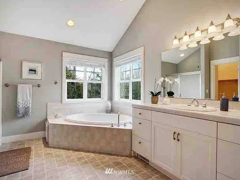 2194 Douglas Dr NE — Photo 7