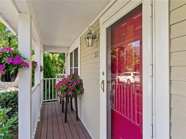 55 Vine St, East Greenwich, RI 02818