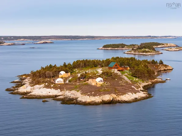 8 Simmons Island Wl, West Dover, NS B3Z 3S4