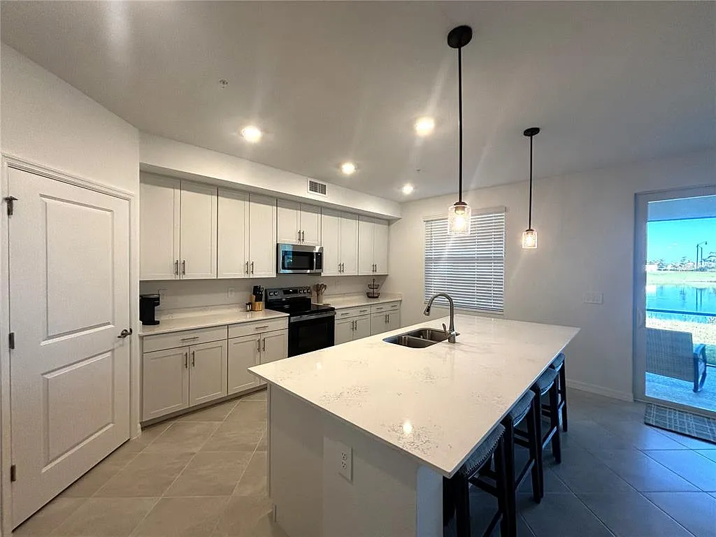 3 bed, 2.0 bath, 1741 sqft, $7,500 — Photo 4