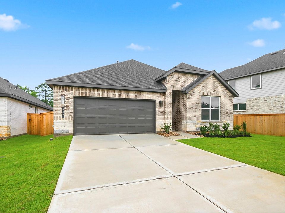 1st image of 407 Summerset Landing Ct