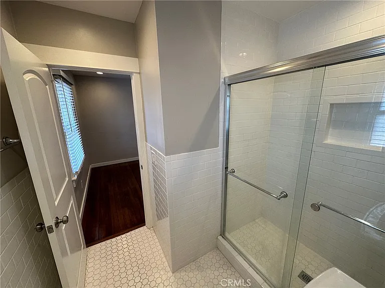 633 W Maple Ave — Photo 28