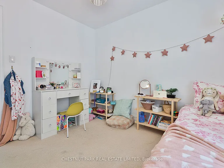 21 Douglas Cres — Photo 29