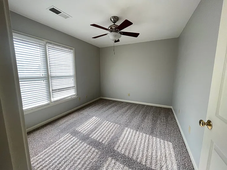 8570 Meadow Green Dr — Photo 24