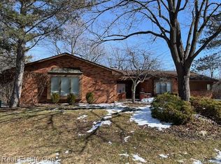 6323 Drakeshire Ln, West Bloomfield, MI 48322