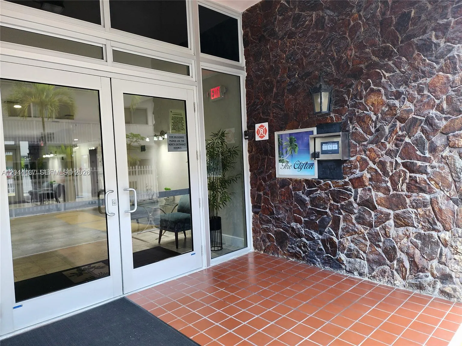 Clifton Condo — Photo 4