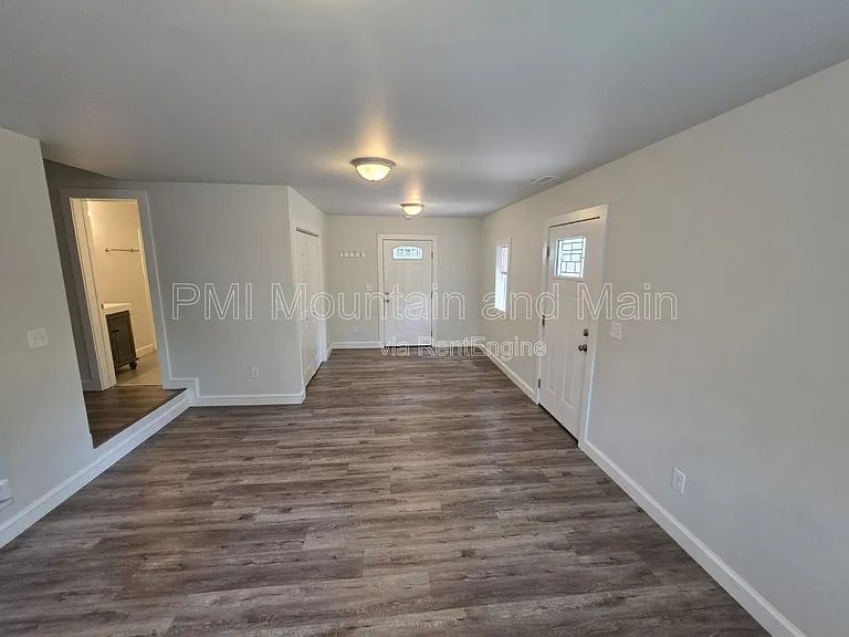 617 Brookshire St #B — Photo 7