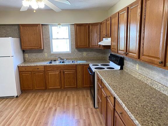 5th image of 1305 W Royale Dr