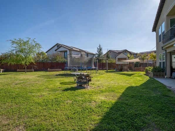 7269 W Robinwood Ln, Fresno, CA 93723