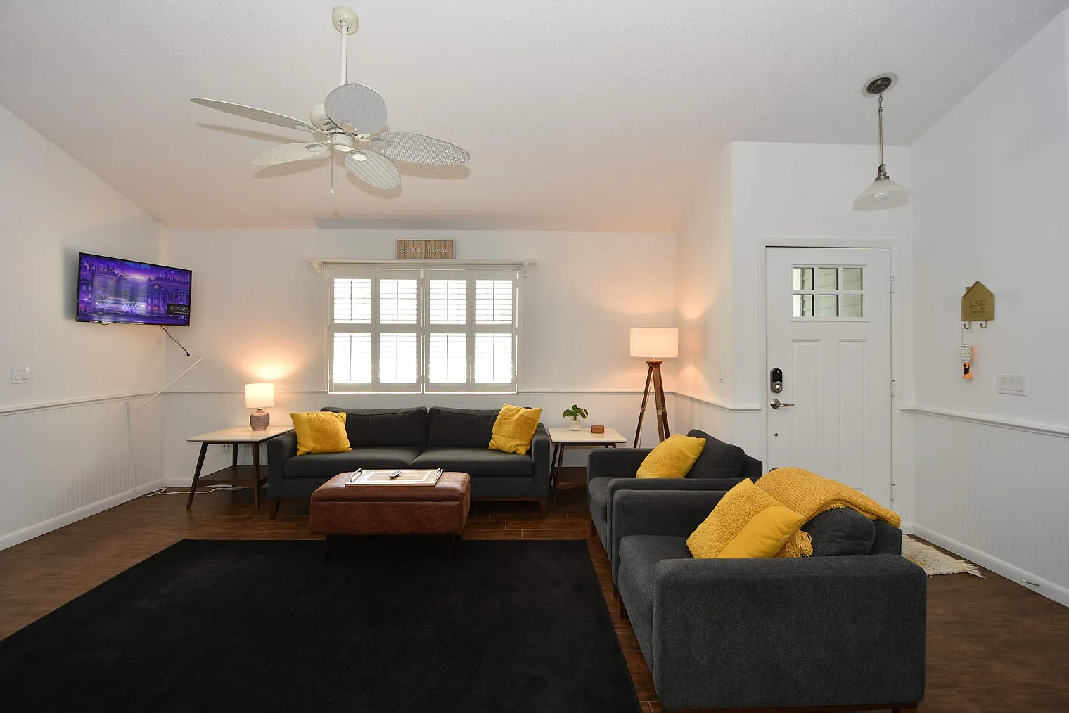 3 bed, 2.0 bath, 1496 sqft, $3,249 — Photo 3
