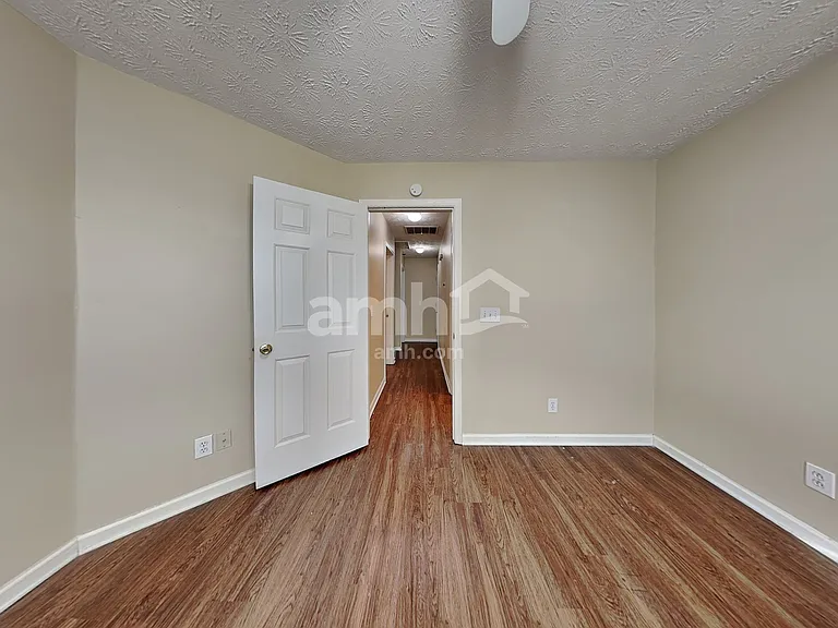 836 Windcroft Cir — Photo 11