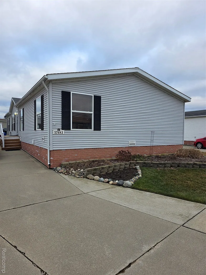 57483 Sawmill Ln photo 1