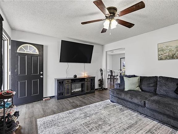 4th image of 521 Sunset Cir