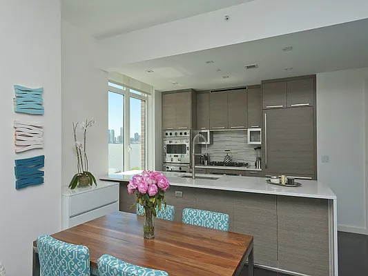 Rented by Sotheby's International Realty | media 7