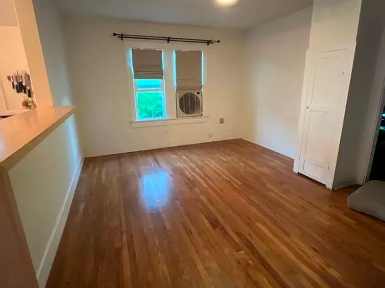 2118 Vine St — Photo 9