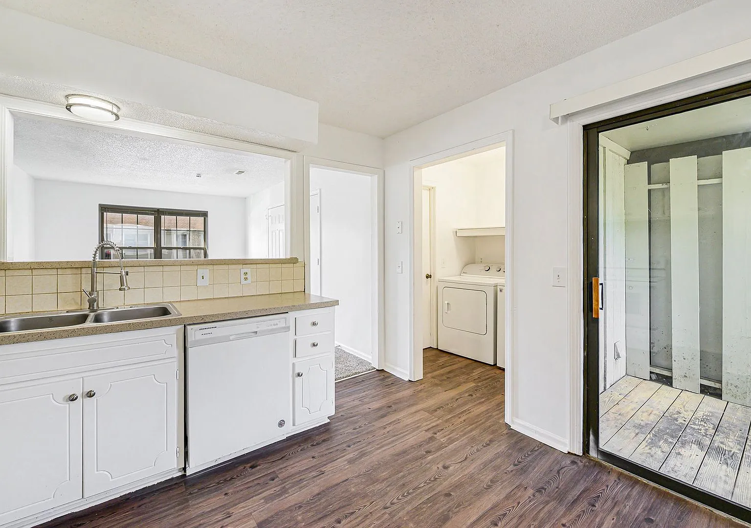 *Move In Special* $250 Off First Full Month's Rent Or Free 55in Tv! — Photo 4