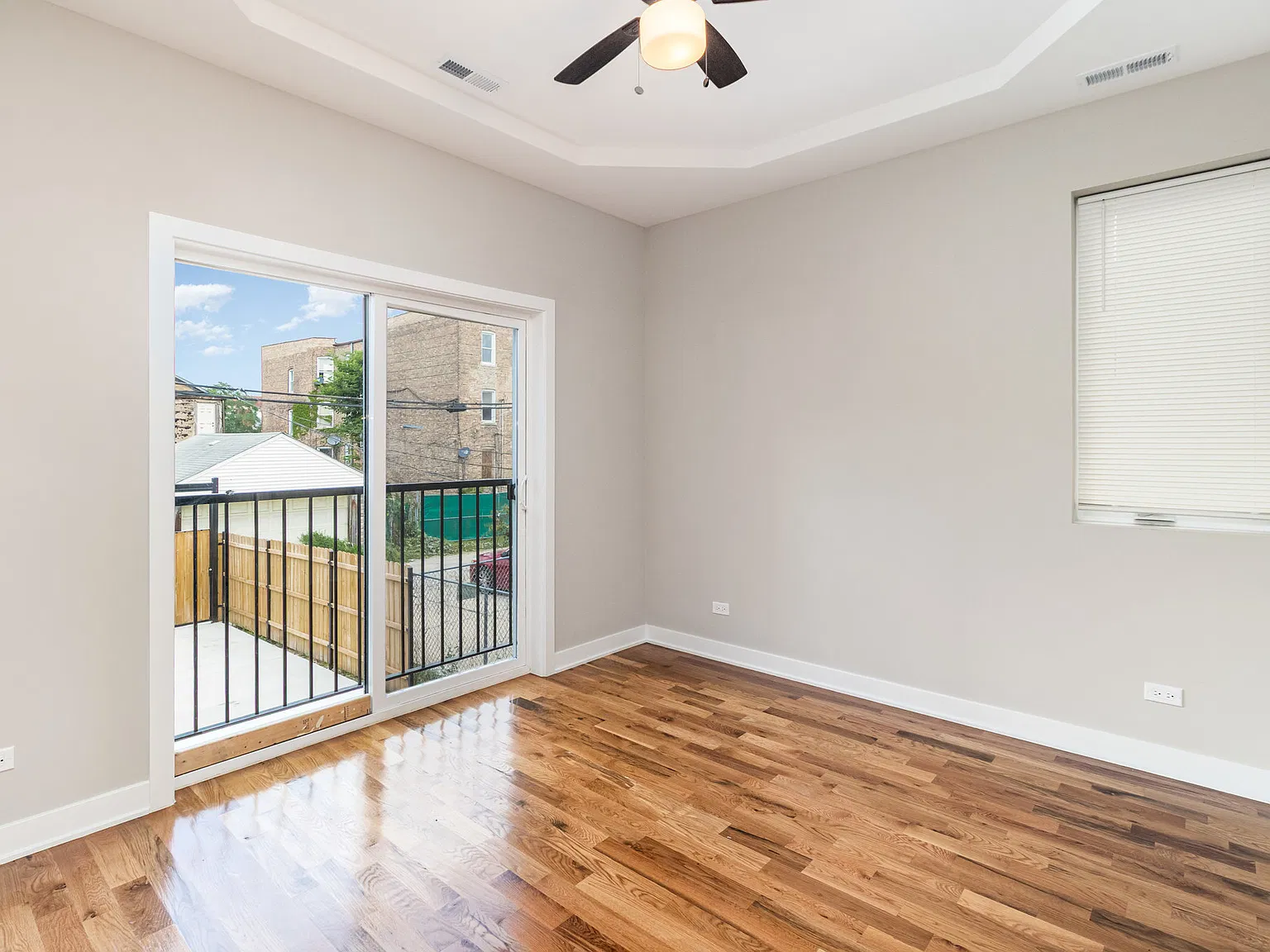 3 bed, 1200 sqft, $2,500 — Photo 2