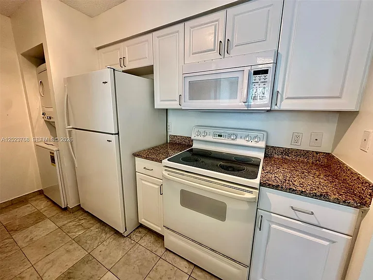 1155 Brickell Bay Dr #905 — Photo 2