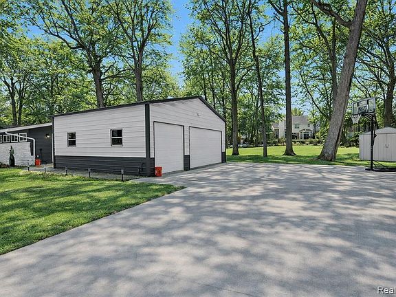 2nd image of 2566 Harrington Rd