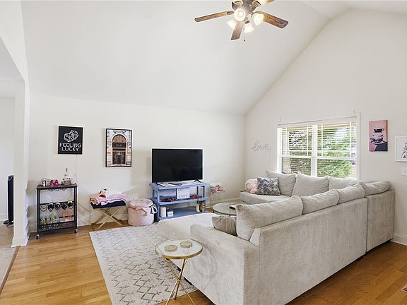 5th image of 331 Frontier Cir