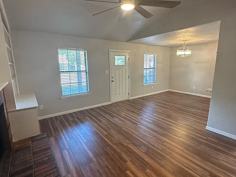 725 Peregrine Dr — Photo 4