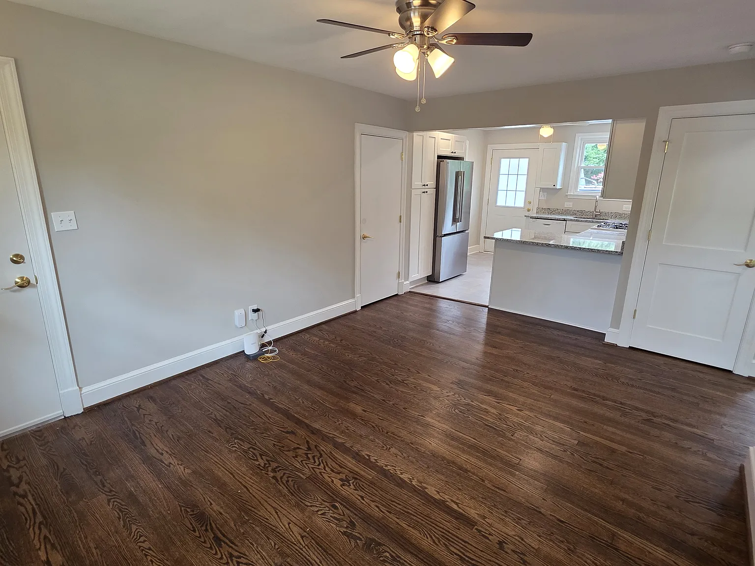 2 bed, 725 sqft, $2,050 — Photo 2