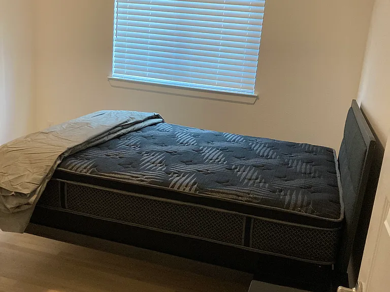 2nd bedroom with new bed