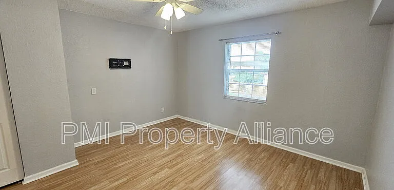 302 Lewfield Cir — Photo 7