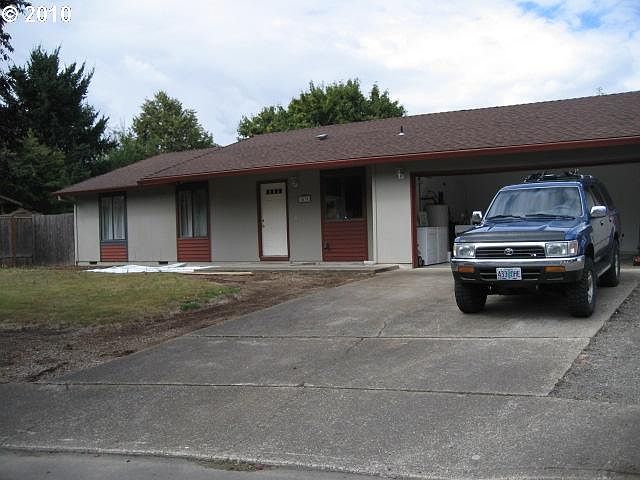 1st image of 3831 SE Oak Ct