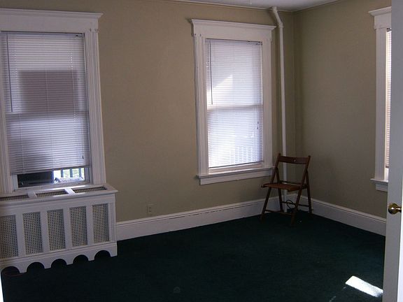  1st fl Master bedroom 