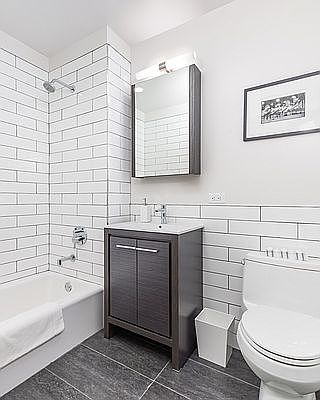 5th image of 4005 Crescent St #3F