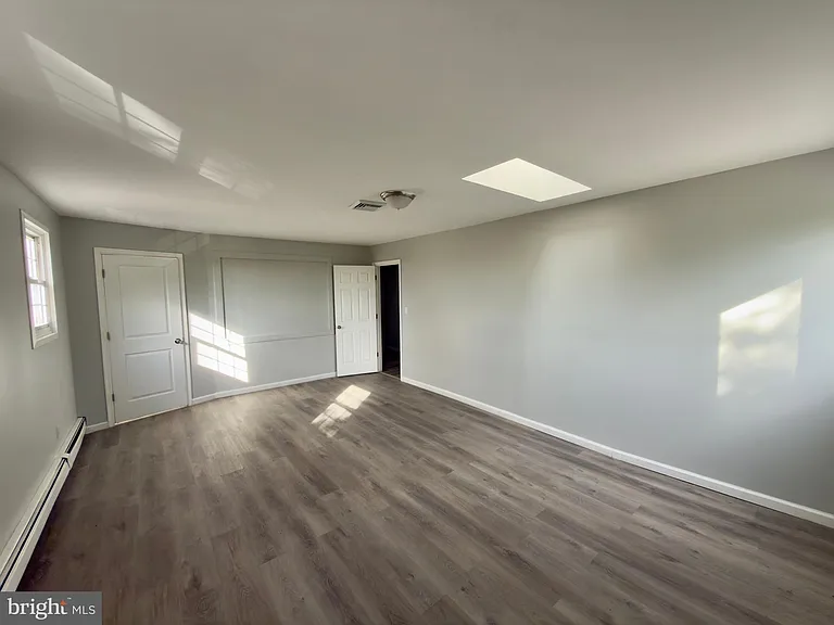 422 W 6th Ave — Photo 24
