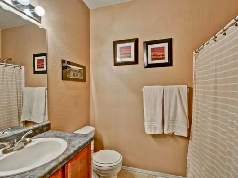 220 E Beth Dr — Photo 9