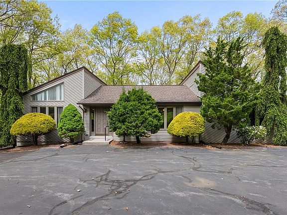 3rd image of 44 Whipple Rd