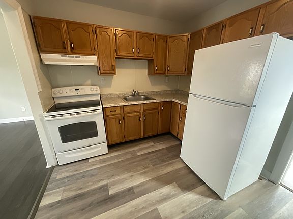 2nd image of 7402 Lincoln Way W