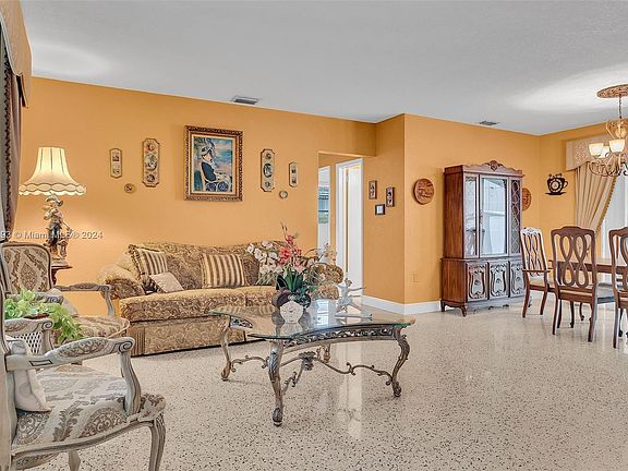 4th image of 11431 SW 1st St