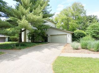 310 Pond Ridge Ln, Urbana, IL 61802