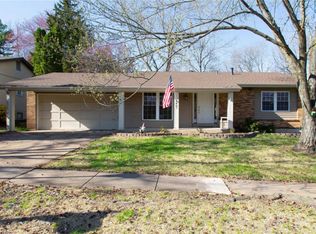 467 Ballwood Dr, Ballwin, MO 63021